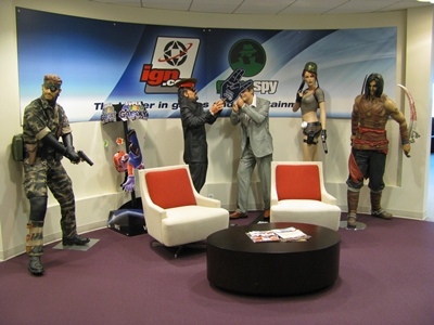 The statues at the IGN entrance